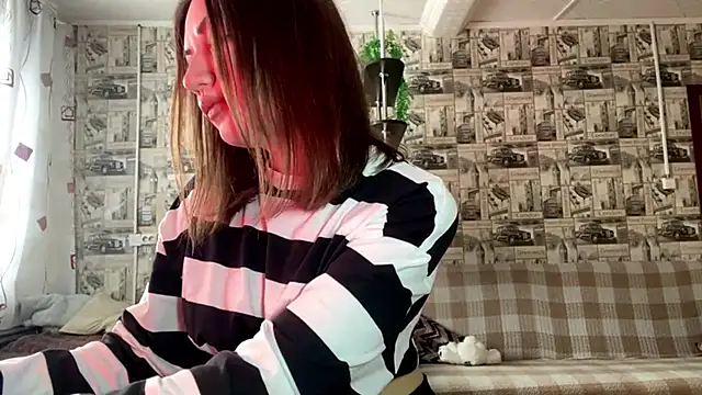 JuliaCurletteye online show from February 2, 2026, 7:51 am