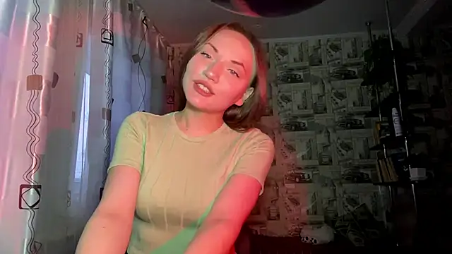 JuliaCurletteye online show from February 3, 2026, 1:38 pm