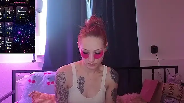 ThornsandHoney online show from June 18, 2026, 6:46 pm