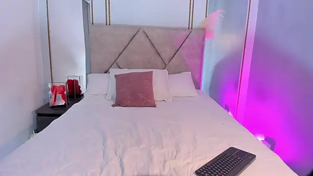 Snapshot of NiicoleLeroy chatting on March 21, 2026, 12:09 pm NiicoleLeroy online show from March 21, 2026, 12:09 pm