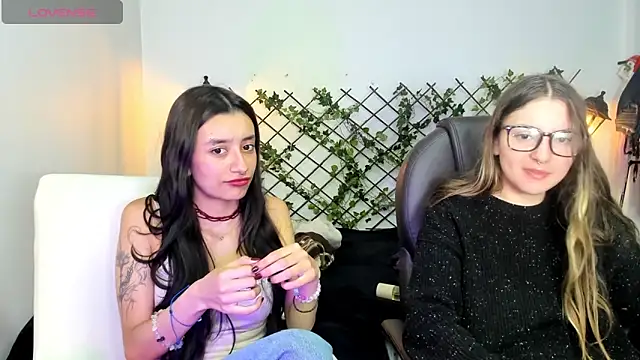 Snapshot of nana__rousse chatting on March 15, 2026, 1:34 am nana rousse online show from March 15, 2026, 1:34 am