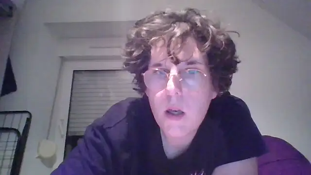 Snapshot of OIseauNoir88 chatting on April 5, 2026, 8:15 pm OIseauNoir88 online show from April 5, 2026, 8:15 pm