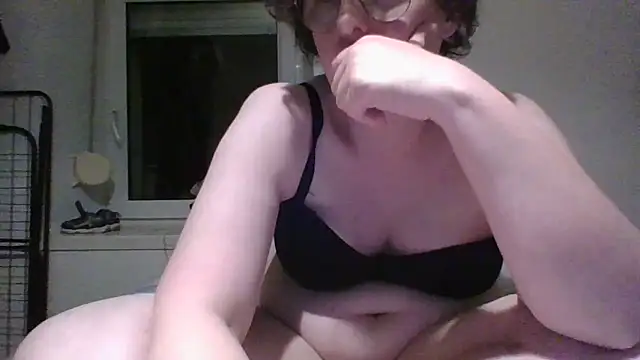 Snapshot of OIseauNoir88 chatting on March 28, 2026, 8:32 pm OIseauNoir88 online show from March 28, 2026, 8:32 pm