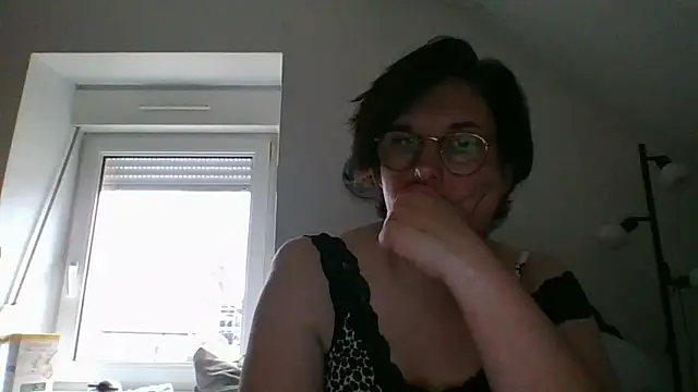 Snapshot of OIseauNoir88 chatting on March 22, 2026, 8:49 am OIseauNoir88 online show from March 22, 2026, 8:49 am