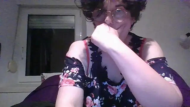 Snapshot of OIseauNoir88 chatting on April 4, 2026, 7:31 pm OIseauNoir88 online show from April 4, 2026, 7:31 pm