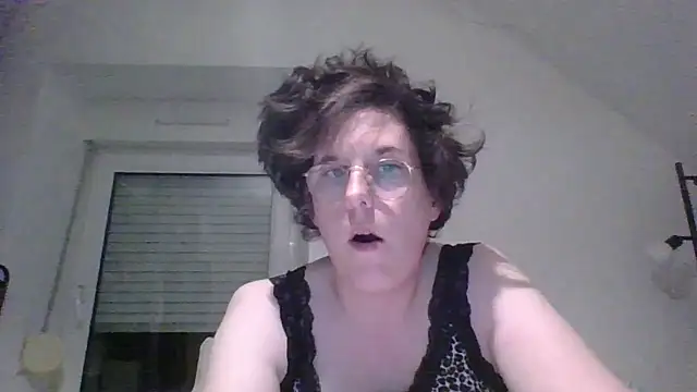 Snapshot of OIseauNoir88 chatting on April 8, 2026, 7:48 pm OIseauNoir88 online show from April 8, 2026, 7:48 pm