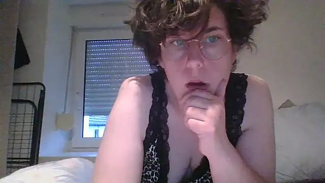 Snapshot of OIseauNoir88 chatting on March 30, 2026, 6:04 am OIseauNoir88 online show from March 30, 2026, 6:04 am