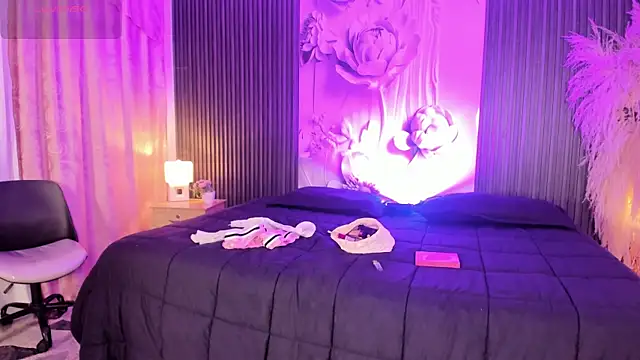 JazminRusso  online show from April 24, 2026, 4:58 am