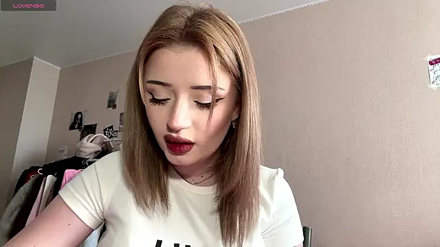 ElaraMyst online show from February 3, 2026, 10:09 am