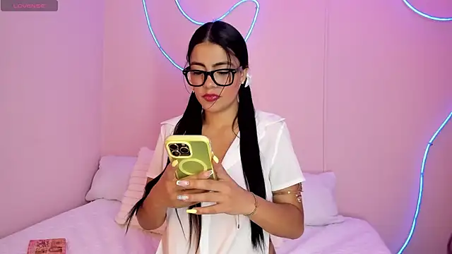 Snapshot of Hilaryportman chatting on March 4, 2026, 4:31 am Hilaryportman online show from March 4, 2026, 4:31 am