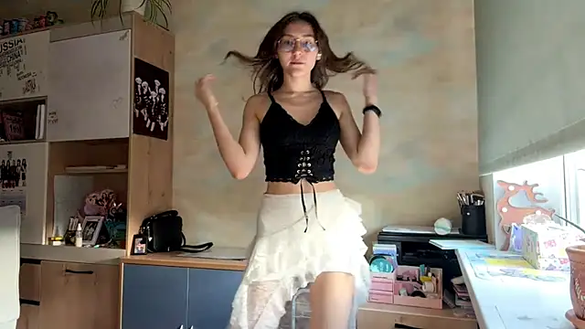 Miaaa Moon online show from May 3, 2026, 3:04 pm