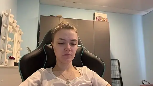 AndreeMerryman online show from April 22, 2026, 3:13 am