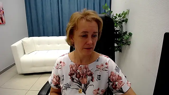 MONA W online show from June 19, 2026, 2:01 pm