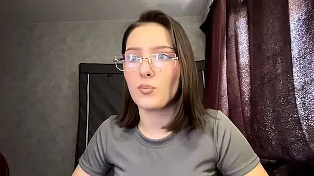 Snapshot of FoxieFlare chatting on March 22, 2026, 5:10 am FoxieFlare online show from March 22, 2026, 5:10 am