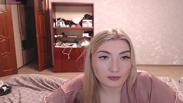 MiraRoy online show from February 5, 2026, 3:19 pm