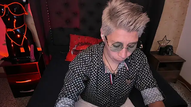 Kali Panther online show from May 4, 2026, 7:39 pm