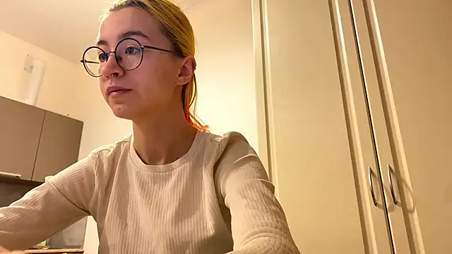 EmilyHein online show from March 5, 2026, 3:47 am