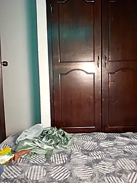 Snapshot of _ChloeRed chatting on April 15, 2026, 2:10 pm ChloeRed online show from April 15, 2026, 2:10 pm