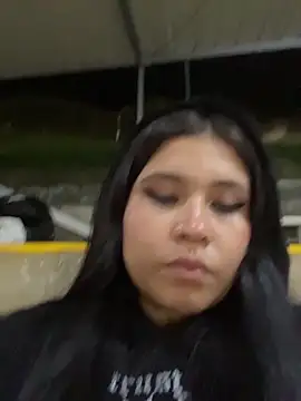 LunnaMoretti online show from June 10, 2026, 4:03 am