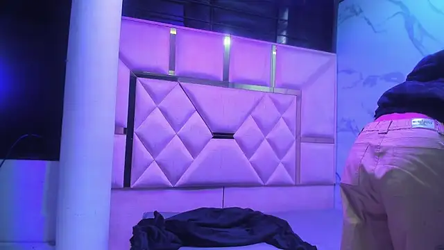 Snapshot of KendallArdent chatting on February 16, 2026, 1:32 pm KendallArdent online show from February 16, 2026, 1:32 pm