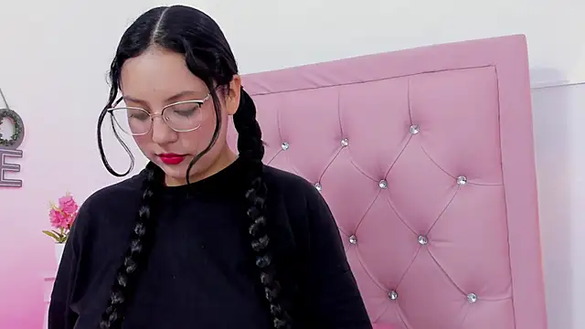 Mariana Gonzalez  online show from February 2, 2026, 11:09 am