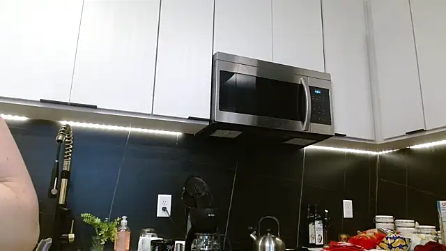 HazelSkyesChat online show from February 19, 2026, 5:32 pm