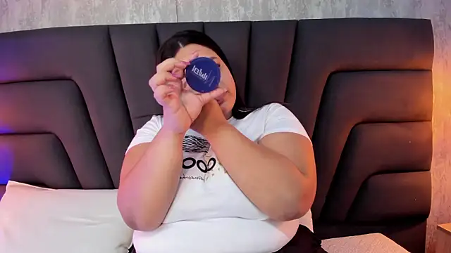 Snapshot of Maya_curvy chatting on March 8, 2026, 5:00 am Maya curvy online show from March 8, 2026, 5:00 am