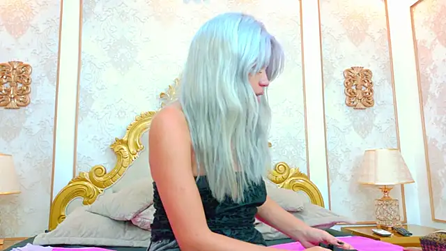 Snapshot of AlanaHouston chatting on March 4, 2026, 12:13 pm AlanaHouston online show from March 4, 2026, 12:13 pm