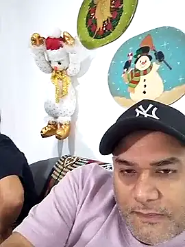 wessAndSandri online show from April 22, 2026, 7:53 pm