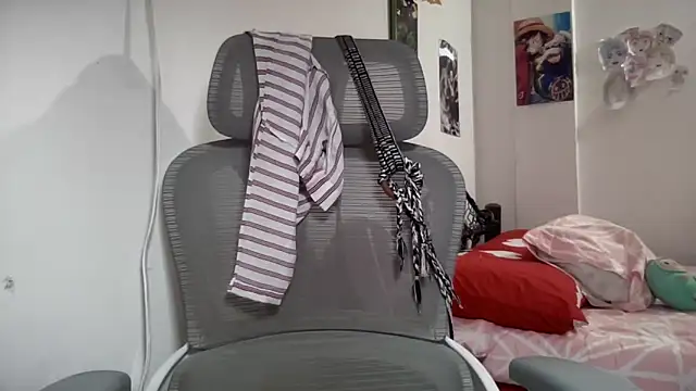 Snapshot of Antonia-bloom chatting on May 12, 2026, 3:47 am Antonia-bloom online show from May 12, 2026, 3:47 am