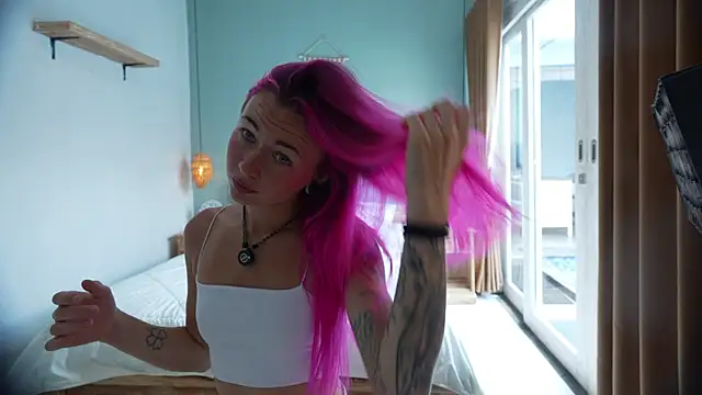 Sarah Pink online show from October 6, 2025, 3:51 am