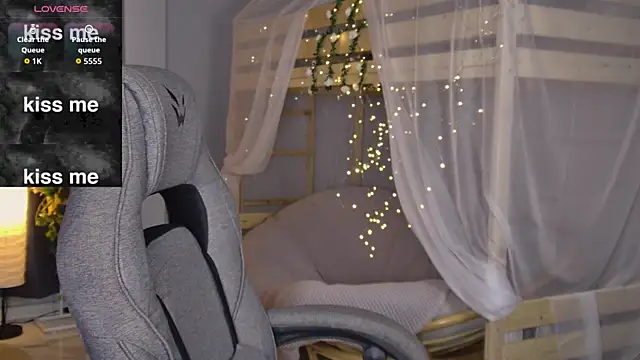 MaoqiBeverly online show from May 18, 2026, 5:56 am