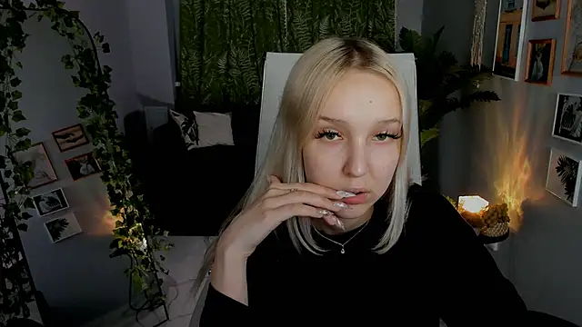 MaoqiBeverly online show from May 9, 2026, 1:25 pm