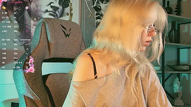 MaoqiBeverly online show from June 15, 2026, 10:48 am