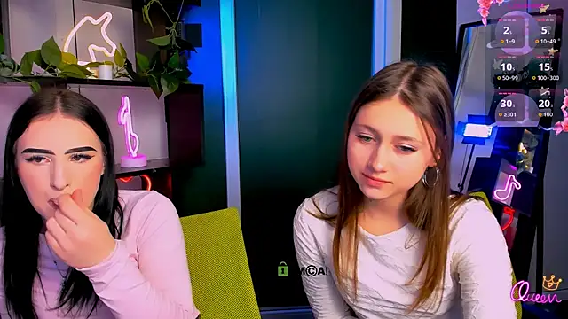 arianaa cat online show from March 24, 2026, 8:20 pm