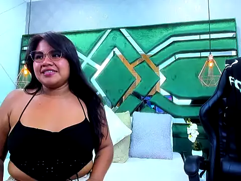 BellaAndNethan online show from February 4, 2026, 8:04 pm