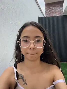 alicia-petite online show from February 5, 2026, 11:39 am