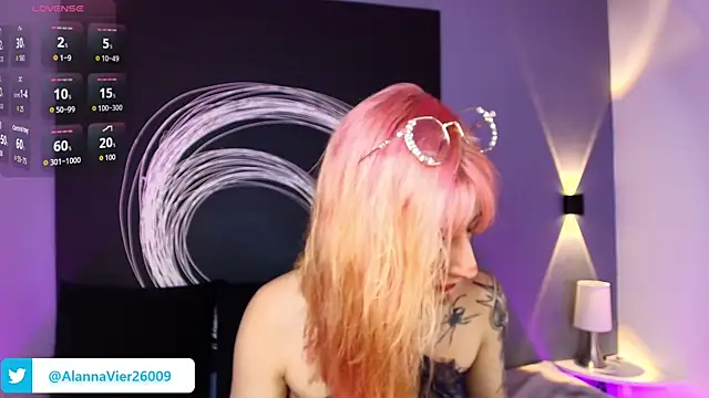 AlannaViera online show from April 22, 2026, 12:12 pm