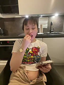 Just-Lilly online show from July 12, 2026, 10:21 pm