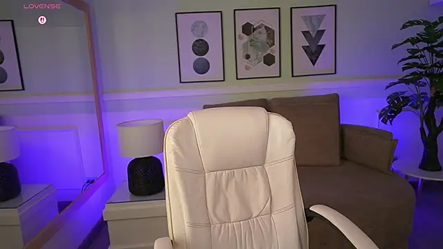 IvyGrabes online show from July 28, 2026, 2:13 pm