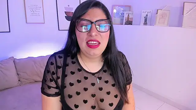 Snapshot of Sally_Dvine chatting on May 29, 2026, 1:06 pm Sally Dvine online show from May 29, 2026, 1:06 pm