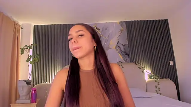 CarolineFyre online show from June 12, 2026, 11:08 am