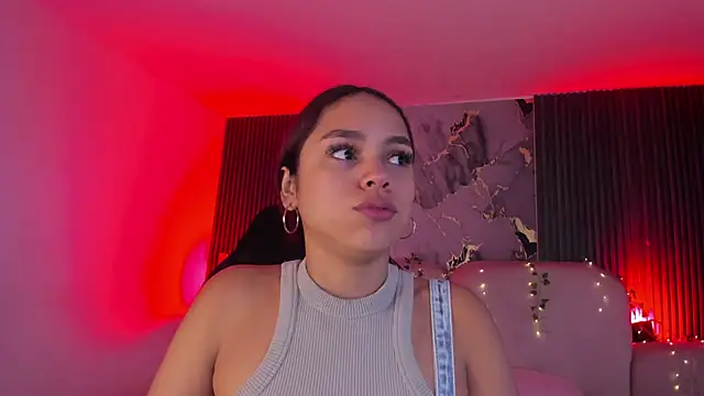 CarolineFyre online show from June 18, 2026, 11:48 am