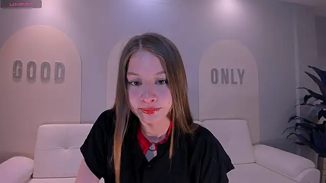 IsabellaMorettiX online show from May 8, 2026, 3:54 am