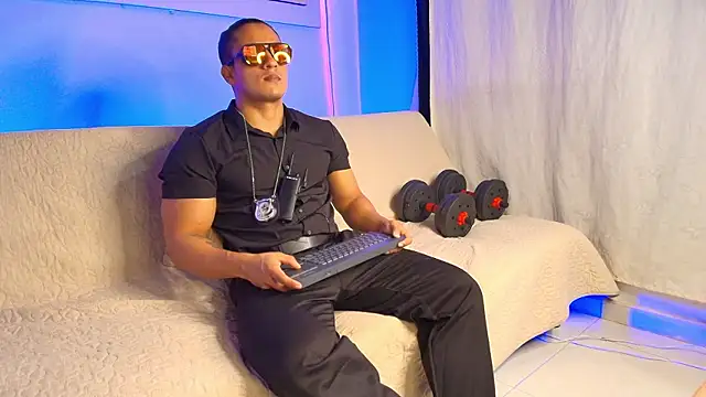 jhon nicolas online show from August 1, 2026, 9:13 pm