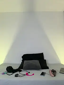 SaraBellini online show from February 11, 2026, 7:03 pm