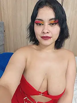 zoe love18 online show from May 17, 2026, 2:44 am