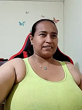 Snapshot of BustySexy_Nataly chatting on April 26, 2026, 11:35 pm BustySexy Nataly online show from April 26, 2026, 11:35 pm