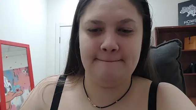 Snapshot of Maddinia chatting on March 5, 2026, 8:22 am Maddinia online show from March 5, 2026, 8:22 am