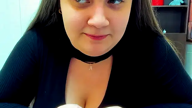 Snapshot of Maddinia chatting on March 7, 2026, 8:10 am Maddinia online show from March 7, 2026, 8:10 am